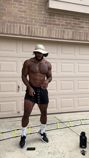 26K views · 1.4K reactions | Been some time since I did vertical work, so I threw together supersets between the ladder and these burpee pikes for a quick high intensity cardio session. Stayed true to my usual 30 seconds on 30 seconds off for 20 minutes. Don’t mind the “field goal” hands  they helped me balance . Make it happen❗️ #Ablebodied #Cardio #Fitness #HIIT | Eugenethefit | Facebook