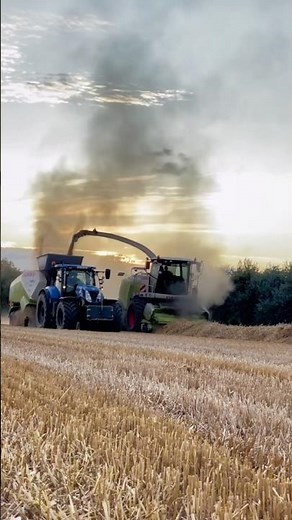 Modern Straw Baling 🚜🌾 Satisfying Farm Work!