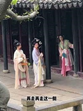 How do I guide the group portrait posing with a sense of ancient paintings#Original photog