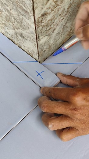 utilize leftover ceramics for the purpose of installing corner ceramics#ceramicart #ceramiccoating #reelsfacebook #howto | Worker trick