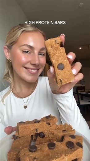 Emma Brune| Women's Fat Loss & Transformation Coach | PROTEIN BARS!! Soooo yummy with @pb2foods . Ingredients 1 cup pb2 powder 1/2 c protein powder 1/2 c almond flour 1/2 cup peanut butter... | Instagram
