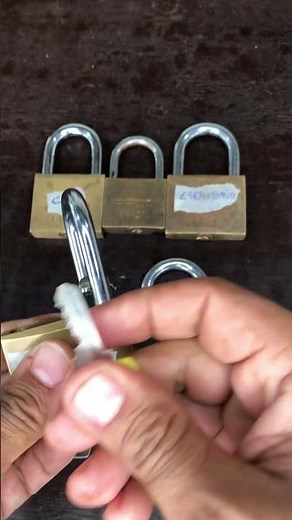 How to open a padlock without the key in a short time!