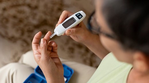 Why The Middle And Ring Fingers Are Ideal For Blood Sugar Testing: Expert Explains