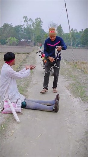 He Balanced the Heavy Bike Wheel on His Feet – Unbelievable! #funnyvideos #comedy #funny #viral