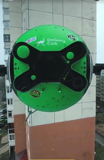 "Revolutionizing Pizza Delivery: Domino's Delivers with Drone Technology!"