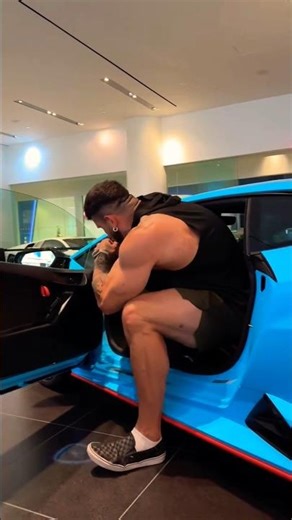 I was try do my best 😮‍💨😂 #lambo #sto #hurricane #sportcar #giant #funny #viral(720P_HD)