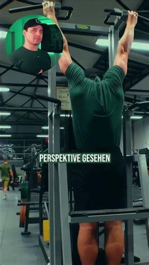 Bei Klimmzügen WIRBELSÄULE bewegen 💪🏽