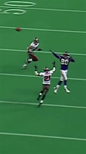 Nobody could stop Randy Moss in his prime 🚫 #nfl #randymoss #football