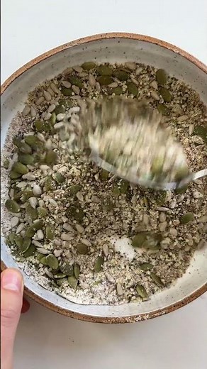 Easy Seed Crackers with Everything Bagel Seasoning | Minimalist Baker Recipes