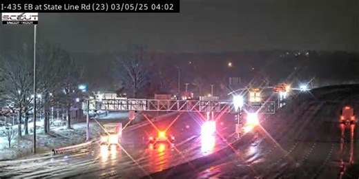 Interstate 435 shutdown at Roe, both directions