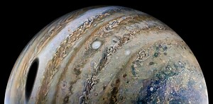 探査機ジュノーが捉えた木星とその衛星たちのベストショット