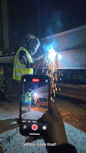 This Construction Robot Never Gets Tired 🤖🔥 | Future Work 2035