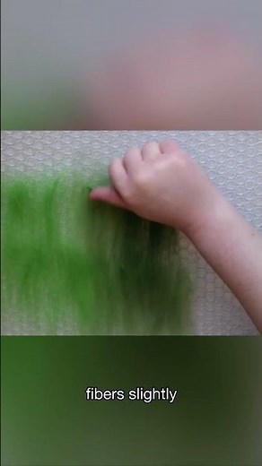 How to Lay the First Layer in Wet Felting #felting #wetfelting #woolcraft #woolcrafts