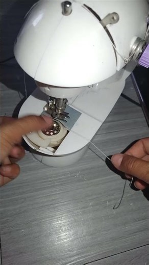 🦛How to put the bobbin n mini sewing machine #minisewingmachine #sewingmachine #bobbin #asmr
