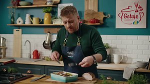 Idealny na rodzinny obiad 🤩 Schab pieczony w mleku z ziołowymi kopytkami to petarda! 😋 Wypróbujcie przepis od Tomka Jakubiaka i dajcie znać jak smakowało! | Polska Sieć Handlowa Lewiatan