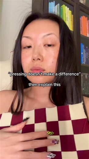 We The Future of Sewing🪡 on Instagram: "I feel like this video is self-explanatory, but don’t worry, I’ll make another video explaining just in case🙂‍↕️🫶🏼 VD: Montage of clips showing the front and back of squares of fabric sewn together in a grid-like pattern. All seams are pressed open and one seam is not pressed. Text on screen reads: “‘pressing doesn’t make a difference’ then explain this” #BeginnerSewing #SewingTutorial"