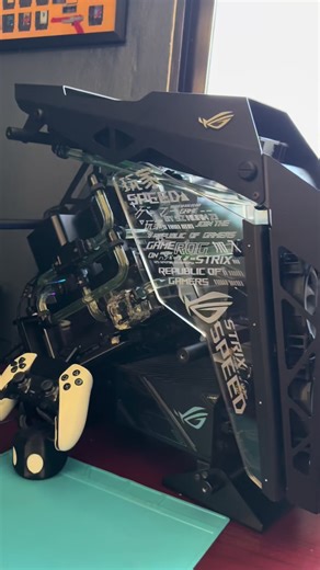 Vamos a cambiar nuestro brazo del micrófono 🎤 por el brazo #tonor T90 Es un brazo estéticamente más bonito, te permite guardar los cables, es RGB y de un material más duradero y estético. espero les guste mi contenido, comenten y síganme para seguir creciendo y mostrarle los cambios que voy haciendo #microfono #brazo #rgb #gaming