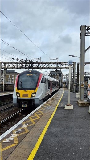Greater Anglia Class 720 passes through Bethnal Green with a tone