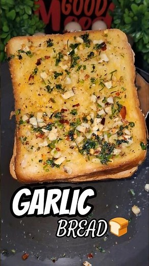 2min Cheesy Chilli Garlic Bread 😍 | Irresistible Quick Snack Recipe #shorts