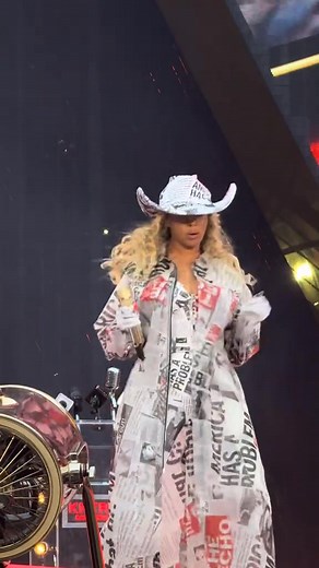 100K views · 4K reactions | mesmerizing. #beyonce #cowboycarter #cowboycartertour #americahasaproblem #lestwins #blueivy #beyonceconcert | My Beyoncé Collection | Facebook