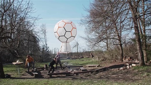 No matter where you live, natural outdoor environments can support learning and playing. Whether it’s a schoolyard, an open space next to a school, a park or forested area, or even a small urban nature patch — Czech-based initiative Lessons in Grass offers teachers and students endless possibilities to teach and learn outside. This international nonprofit curates creative lesson plans for outdoor learning — utilizing photos, games, video tutorials, and examples of activities that can be implemen