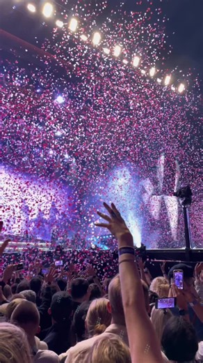 Adele's 'Love is a Game' Live Performance at Hyde Park