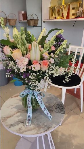 Luxury Home Decor: Fresh Flower Vase Ideas 🏺💐