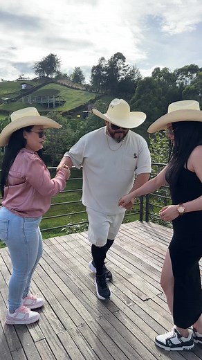@Nomadia🧡 @Karen Díaz @Mamá millonaria