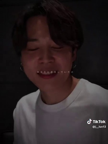 ｢昔、片想いをしていた頃がありました。その彼女を見つめると心臓が止まりそうになるくらい… 5m以内に入ってくるとまるでセンサーみたいに顔が自然と赤くなりました。｣ その女性は前世でどんな徳を積んだのだろう #bts #ジミン #ジミンペン #防彈少年團 #방탄소년단 #지민 #army #armyと繋がりたい @모카 ┊︎相棒