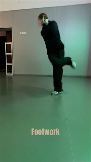 Footwork #breakdance #bbreak #dance #breaking #footwork #dancer #practice
