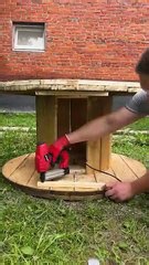 Turn wooden reels into the coolest chicken coop ever 🐓