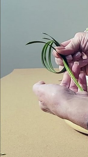 Lily Grass Loops - Greenery Hacks for Floral Design