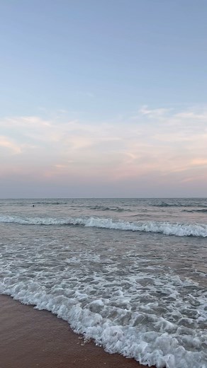 Ylham Rrarbi on Instagram‎: "من لا يأنس بداته لا يأنس بشيء آخر ……. #غروب #بحر #sunset #beach #positivity #goodvibes #loveyourself #españa #españa🇪🇸 #puntaombria"‎