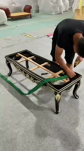 Reupholstering a Bench: Step-by-Step DIY Guide