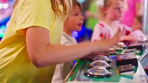 Chuck E. Cheese's TV Spot, 'Spring In'