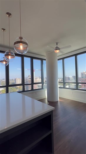 One of the nicest highrises around turtle creek w/ golf simulator, large split level gym, amazing pool deck 24 hr concierge. - - - *special 6 weeks free *1/1 starts $2300 *2/2 starts $3600 *penthouse starts $5k - - - Our service is 100% free to you. DM or click the link in bio to get started. #turtlecreekdallas #dallas #dallasapartmentlocators #dallasapartmentlocator #dallashighrise