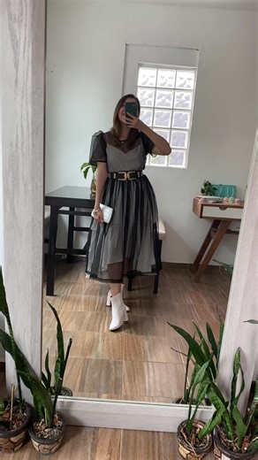 Outfits de Vestido Transparente Negro y Blanco: Ideas y Estilos