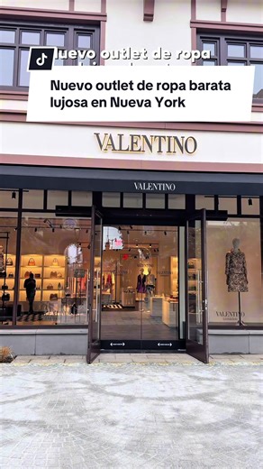 Nuevo outlet de ropa barata lujosa en Nueva York Belmont park village está en 📍2601 Hempstead Turnpike, Elmont, 11003. A un lado del famoso UBS arena y a 5 minutos de Queens. También tiene área de comida. Si te gustó este video, sígueme para más de Nueva York. #ropabarata #nycoutlet #nycshopping #outlet #newyorkcity