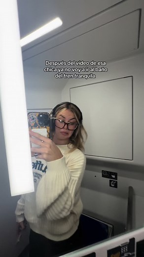 La chica del baño del tren: Video viral que impacta