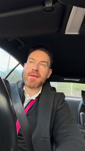 Dan Potts | The Career Coach | Your Canva CV might look great. But it might never get read. Most Canva-style CVs use columns, graphics, and text boxes that Applicant... | Instagram