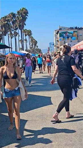 Venice Beach stroll... #venicebeach #walking #art #venicela #losangeles #summer #beach