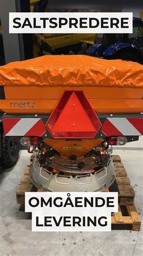 Saltspredere til hurtig levering 🧂 Vi har et par saltspredere på lager. Eftersom vejret ikke ser ud til at arte sig den næste uges tid, har du her en oplagt mulighed for at få bugt med de glatte overflader. 🧊 Skynd dig at reservere dit eksemplar nu til omgående levering inden det er for sent. | Mertz maskinhandel