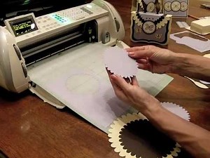 Cricut: Scalloped-topped Purse Demonstration using Accent Essentials Cartridge