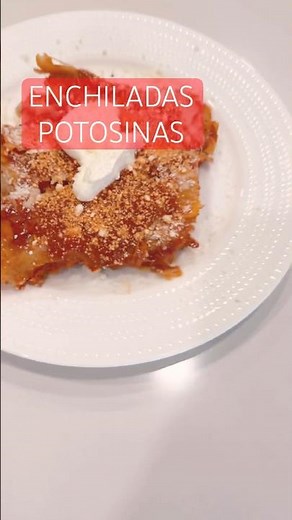 Enchiladas potosinas auténticas, crujientes y llenas de sabor mexicano.Te darías el primer bocado?😋