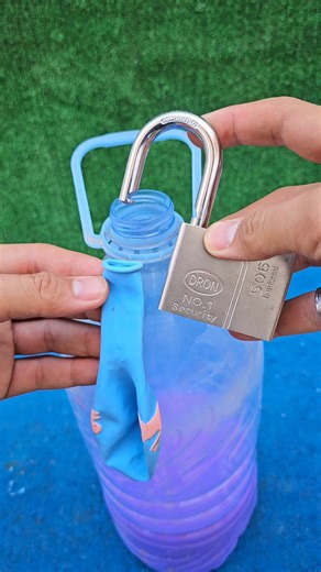 872K views · 4.4K reactions | فكرة جديدة من قفل وبالون = simple inventions #اختراعات #ابتكارات #حيل #خدع #تجارب #KosofiTV #diy #Secrets #inventions #innovations #experiments #technology #science #Tricks #tips #ريلز #اكسبلور | Kosofi TV | Facebook