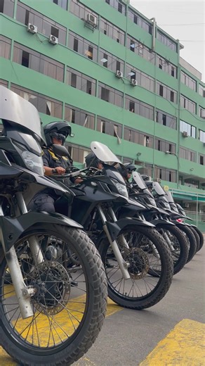 🚨 Más rapidez y eficiencia en las diligencias investigatorias. La Inspectoría General de la Policía Nacional del Perú en el marco de la gestion del Teniente General Augusto J. Rios Tiravanti, Inspector General PNP, implementó un equipo motorizado en la Dirección de Investigaciones, lo que permitirá realizar notificaciones y diligencias en campo de manera más ágil, optimizando los tiempos de los procedimientos y garantizando que las actuaciones se desarrollen con mayor celeridad, beneficiando ta