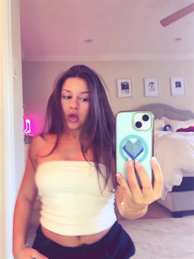 A.V.A.N.I (@avani_ahuja)’s videos with original sound - songs n lyrics