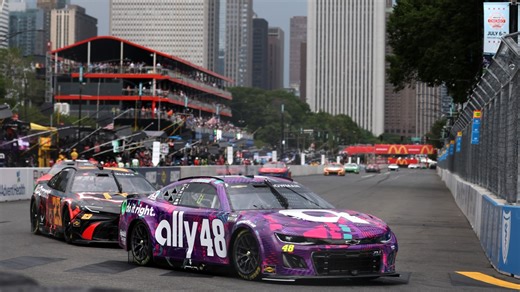 How Alex Bowman responded after Bubba Wallace hit NASCAR Chicago winner's car at end of race