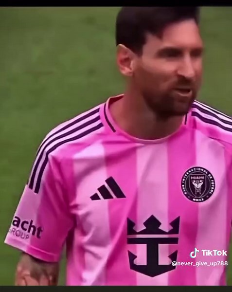 The goat 🐐 #messi #messidribbling #footballtogether #goat🐐 #lionelmessi #fcb #barcelona