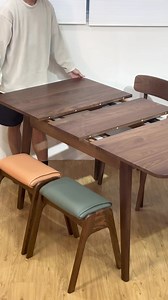 SLOW全實木伸縮餐桌 開合方便, 懶人之選, 全實木製, 兩種材質三種尺寸選擇. L100(130)*W80*H75cm L110(140)*W80*H75cm L120(150)*W80*H75cm 材質: 白橡木, 黑胡桃木（不同木材，不同售價） 顏色: 原木色 產品資料: www.ginohome.store 地址: 葵涌大連排道162-170號金龍工業中心2座4樓A室(葵芳地鐵站A出口, 葵芳廣場對面) 時間: 星期一至五 1:00-6:30 pm(平日最好先預約) 星期六, 日及公眾假期 1:00-6:00 Facebook: Ginohome WebStore: www.ginohome.store WhatsApps: 9182 0121 #modern #lifestyle #homedesign #furniture #furniturehk #furnitureshop #hklife #hkshop #cherrywood #solidwoodfurniture #wardrobe #kichendesign #cupboard #showroom #原木傢俬 